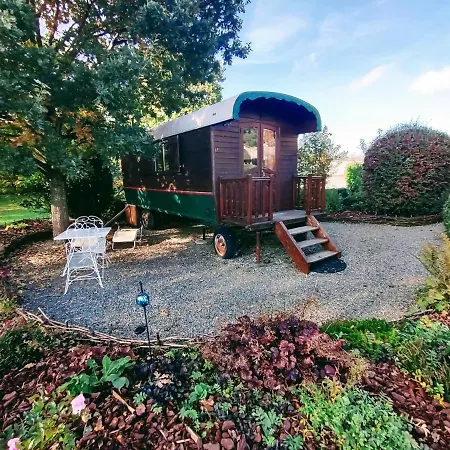 Domaine De La Carrauterie By Terre Insolite Gasthof 3*