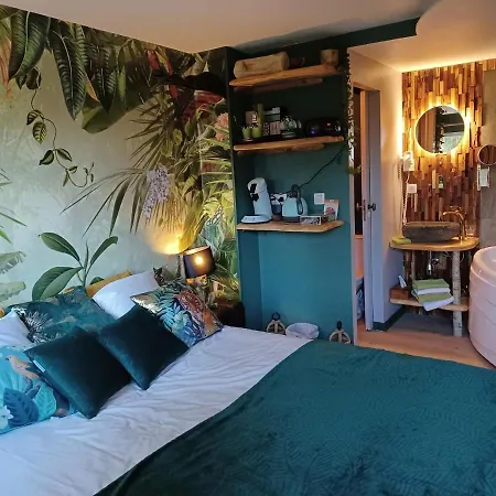 Domaine De La Carrauterie By Terre Insolite Gasthof Sautin