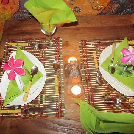 Domaine De La Carrauterie By Terre Insolite Gasthof Sautin