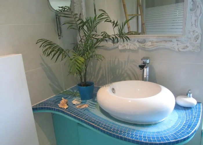 Guest house Domaine De La Carrauterie By Terre Insolite 3*