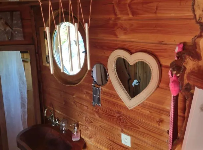 Guest house Domaine De La Carrauterie By Terre Insolite