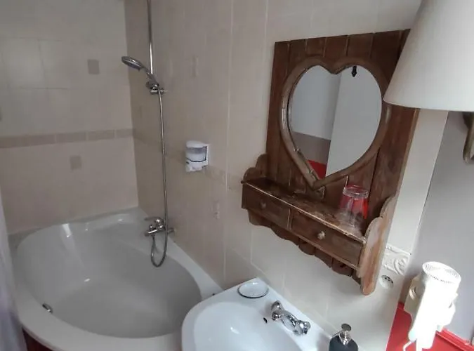 Domaine De La Carrauterie By Terre Insolite Guest house