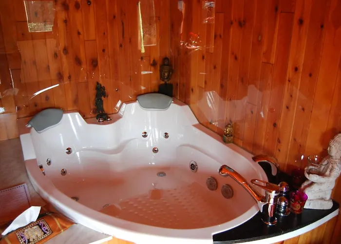 Domaine De La Carrauterie By Terre Insolite Guest house Sautin